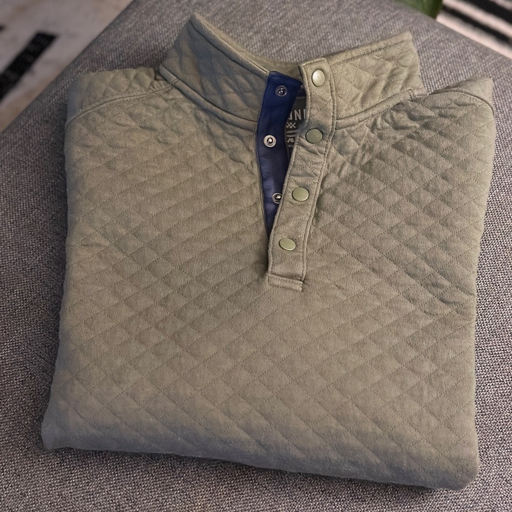 Rhone Quilted Pullover in Olive